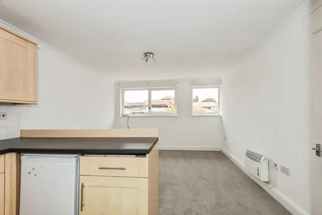 High Street, Leatherhead, KT22, photo 3