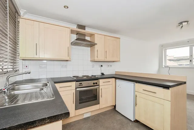 High Street, Leatherhead, KT22, photo 1