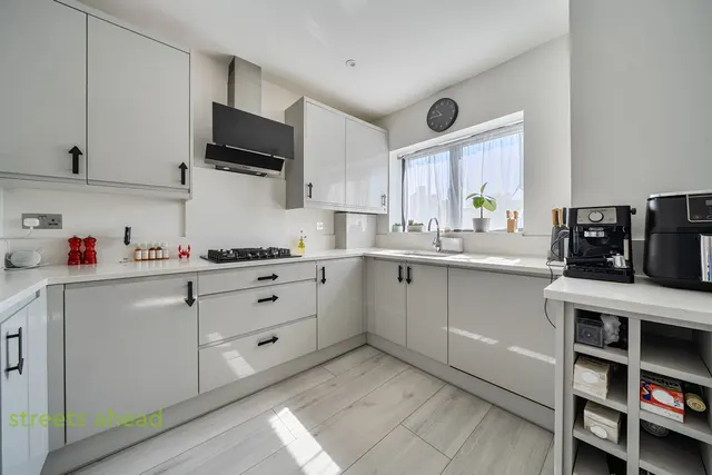 Dickensons Lane, London, SE25, photo 3
