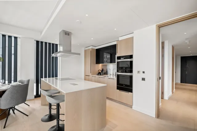 Nine Elms Lane, London, SW8, photo 2