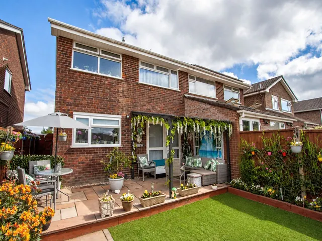 Charles Close, Thornbury, photo 1