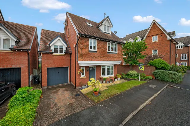 Lindisfarne Court, Widnes, WA8 5AH, photo 1