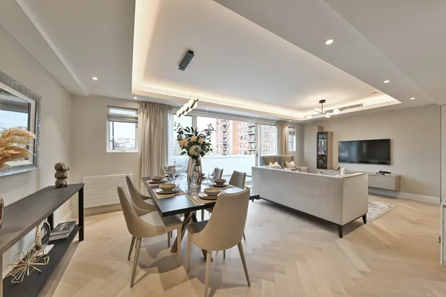 Photo 3 — Ennismore Gardens, London, SW7 1NL