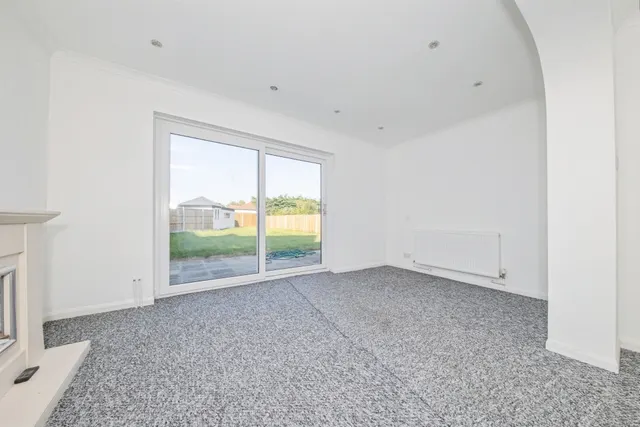 Weeley Road, Little Clacton, CO16, photo 3