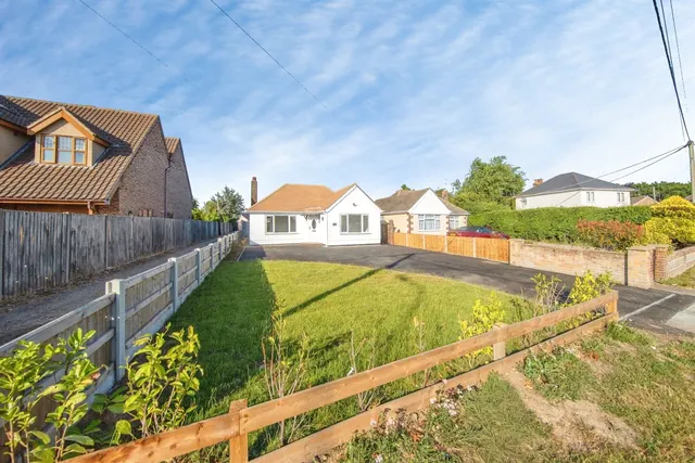 Weeley Road, Little Clacton, CO16, photo 1