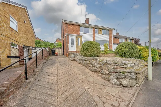 Sandringham Road, Wordsley, DY8 5HN, photo 1