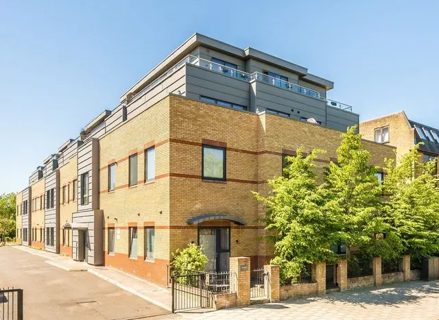 St. Johns Road, Isleworth, TW7, photo 1
