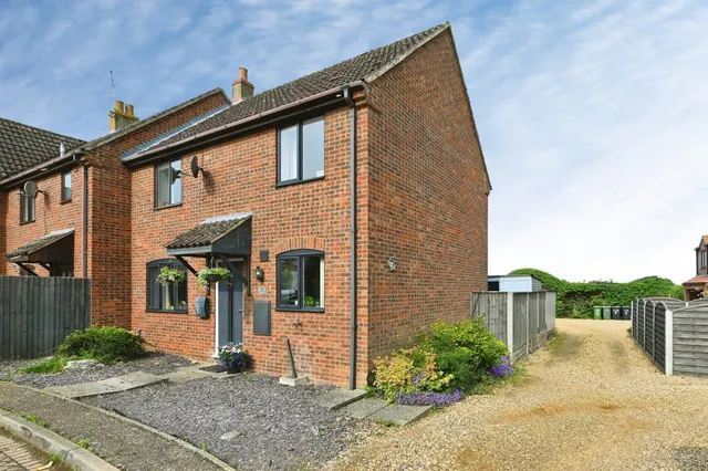 Crown Gardens, Wereham, King's Lynn, photo 1