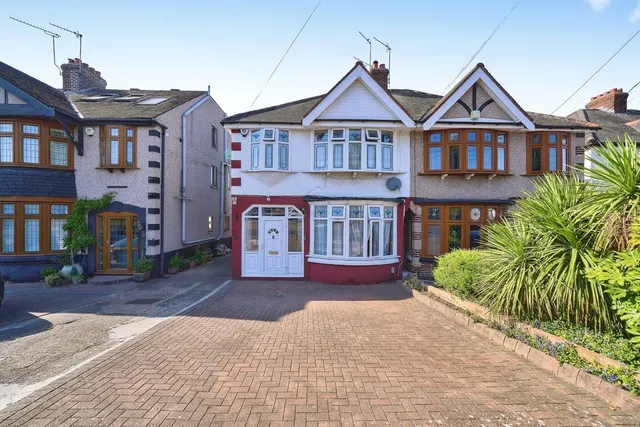 Herent Drive, Ilford, IG5, photo 1