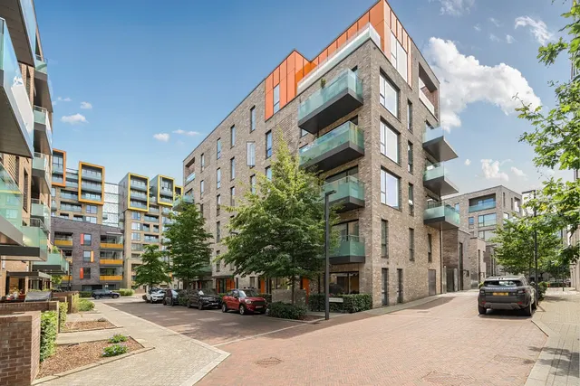 Photo 3 — Billinghurst Way, SE10
