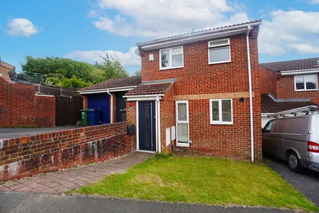 Nicholas Gardens, High Wycombe, HP13, photo 1