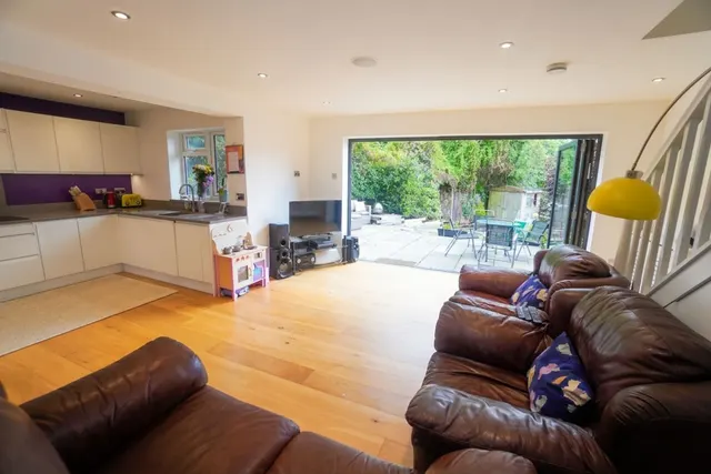 Nicholas Gardens, High Wycombe, HP13, photo 2