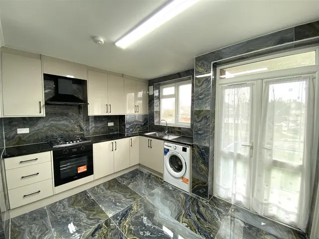 Photo 2 — Norwood Close, Southall