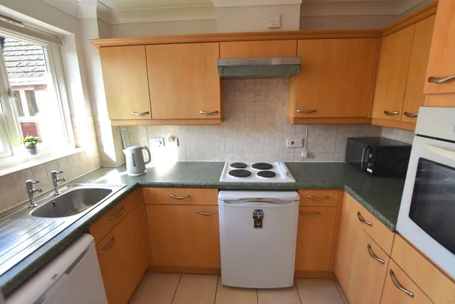 Lovell Court Parkway, Crewe, photo 3