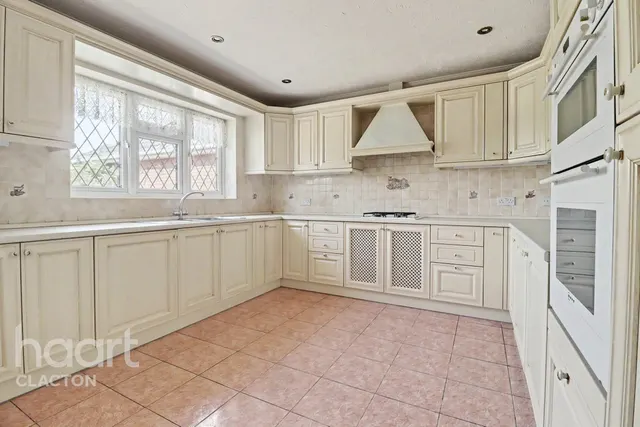 St Johns Gardens, Clacton-On-Sea, CO15, photo 3
