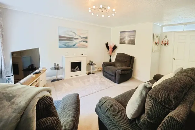 Scargill Drive, DL16, photo 2