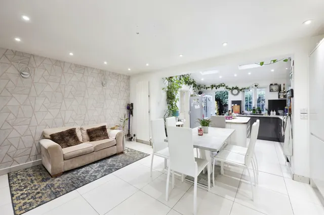 Tolpits Lane, Watford, photo 1