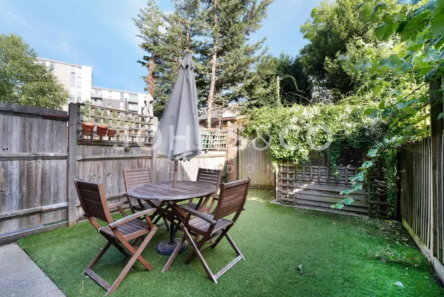 Baltic Avenue, Brentford, TW8, photo 2