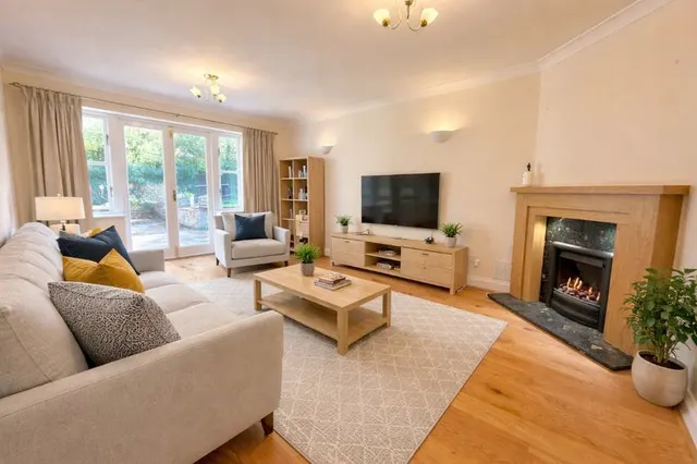 Photo 3 — Canesworde Road, Dunstable LU6 3JL