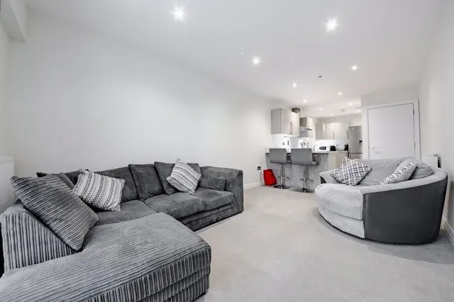 Bessemer Road, Welwyn Garden City AL7 1FU, photo 1