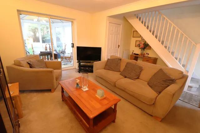 Photo 3 — Hartford Close, Rayleigh, Essex, SS6 9DQ