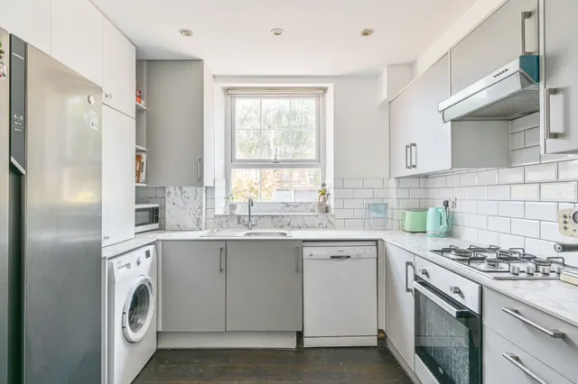 Jebb Avenue, London, photo 3