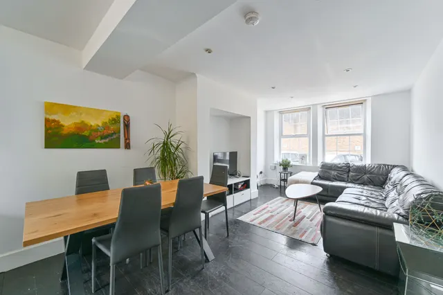 Jebb Avenue, London, photo 2