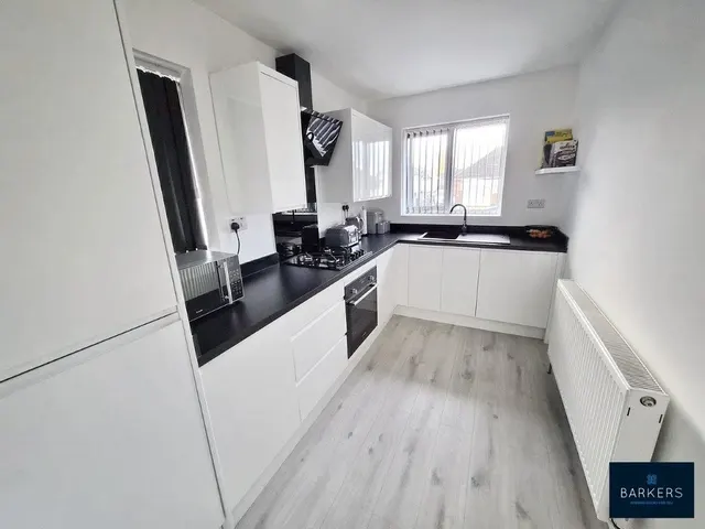 Photo 3 — Lawrence Crescent, Heckmondwike WF16 9AZ