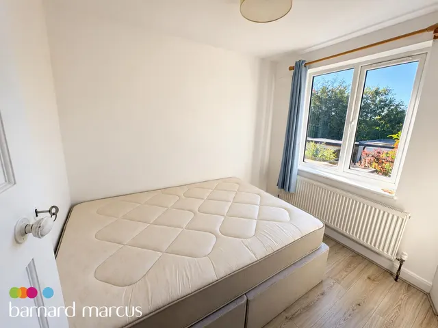 Uxbridge Road, Feltham, TW13, photo 3
