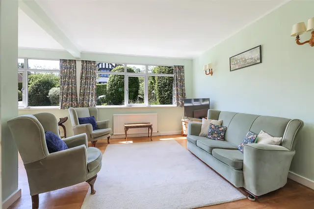Milton Avenue, Westcott, RH4, photo 3