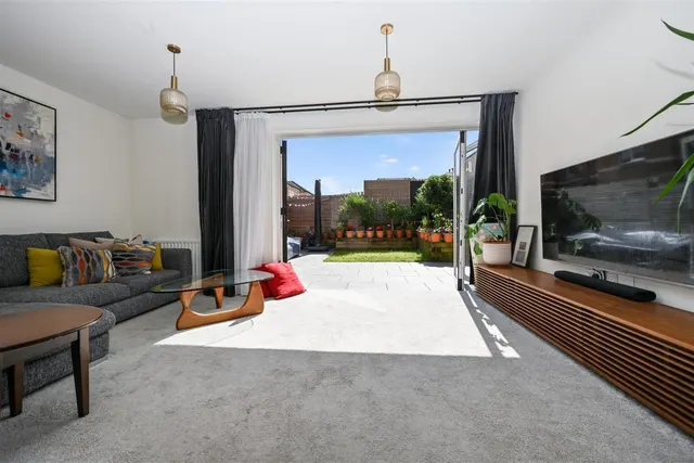 Carr Beck Rise, Apperley Bridge, BD10, photo 2