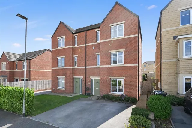 Carr Beck Rise, Apperley Bridge, BD10, photo 1