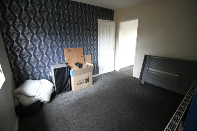 Foxglove Drive, Bury, BL9, photo 3