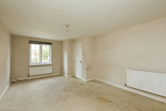 Photo 3 — Samian Close, Worksop
