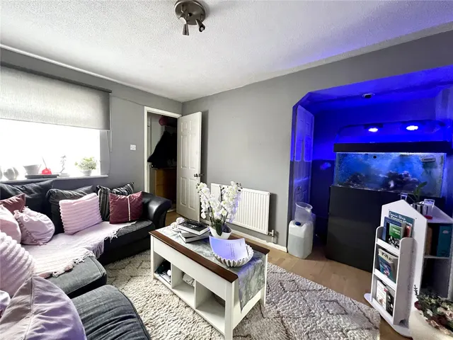 Coachlads Avenue, Guildford, GU2, photo 2