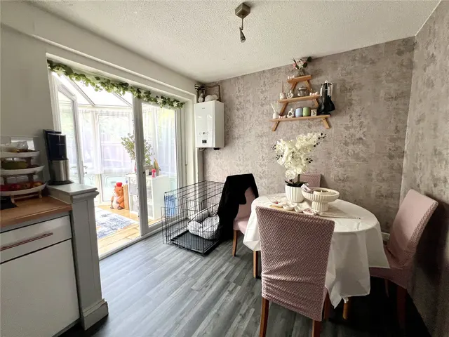 Coachlads Avenue, Guildford, GU2, photo 3