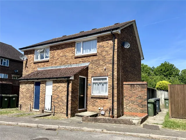 Coachlads Avenue, Guildford, GU2, photo 1