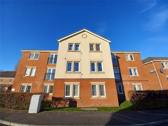 Blue Cedar Drive, Streetly, B74, photo 1