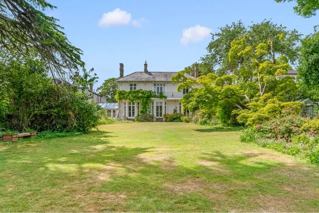 Strawberry Vale, Twickenham, TW1 4SJ, photo 1