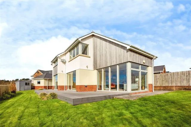 Caer Wylan, Llanbadarn Fawr, SY23, photo 2