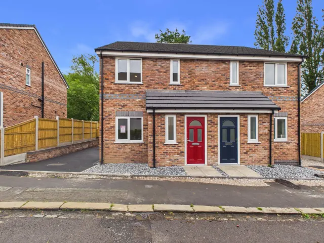 Walthall Street, Crewe, photo 1