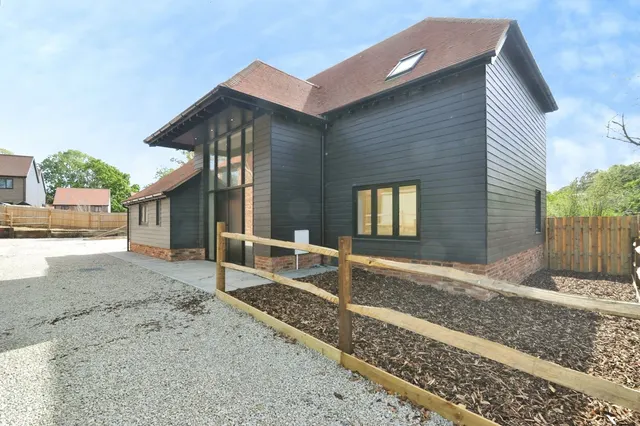 Highgate Hill, Hawkhurst, TN18, photo 1