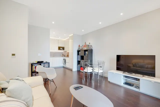 Photo 2 — The Residence, Charles Clowes Walk, Nine Elms, London, SW11