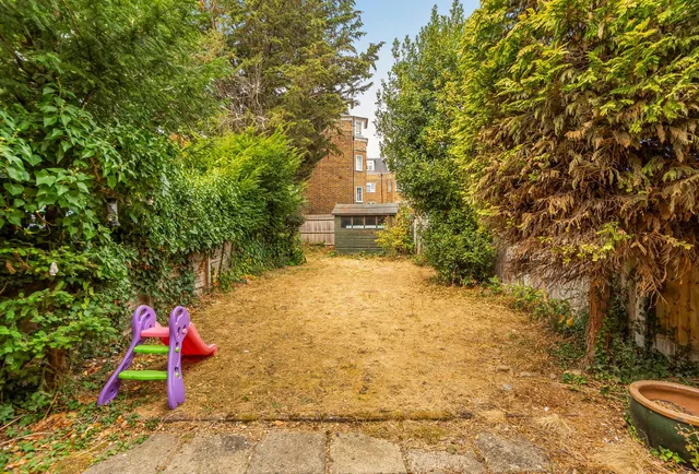 Photo 3 — The Avenue, Worcester Park, KT4 7ER