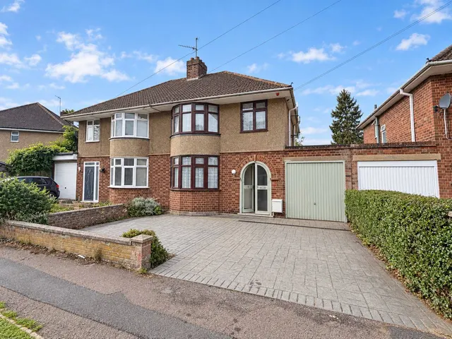 Grassmere Avenue, Northampton, NN3 3DP, photo 1