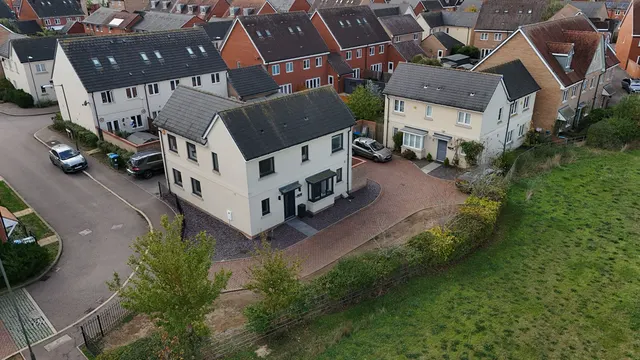 Sierra Drive, Aylesbury, HP18, photo 1