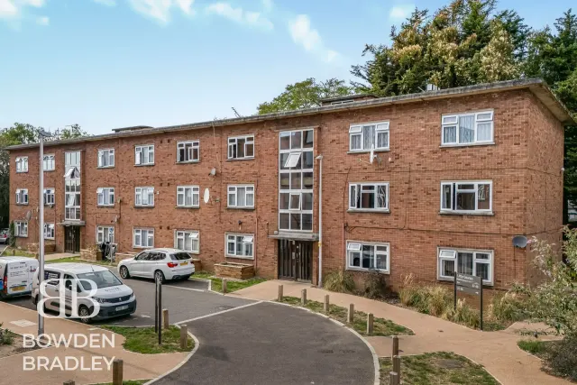 Cranbrook Road, Barkingside, IG6, photo 1