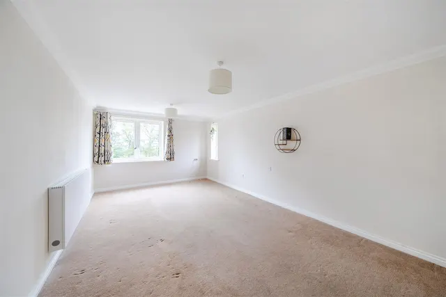 Laindon Road, Billericay, CM12, photo 2