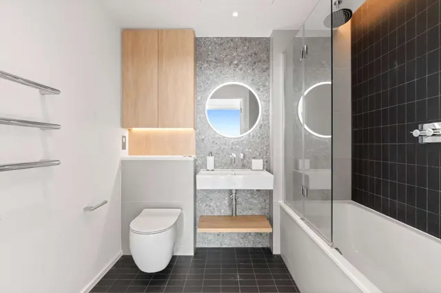 York Place, London, SW11 3JE, photo 1