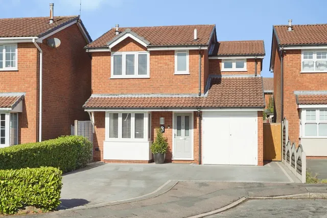Briar Close, Hugglescote, LE67, photo 1